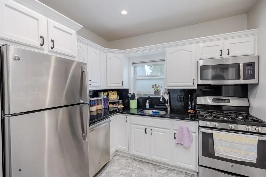 3 Palisade Avenue Lynbrook NY 11563