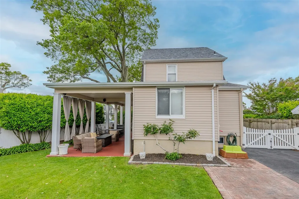 3 Palisade Avenue Lynbrook NY 11563