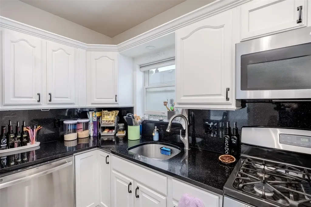 3 Palisade Avenue Lynbrook NY 11563