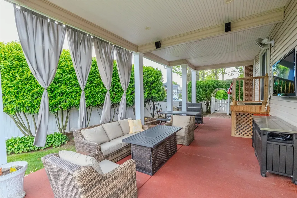 3 Palisade Avenue Lynbrook NY 11563