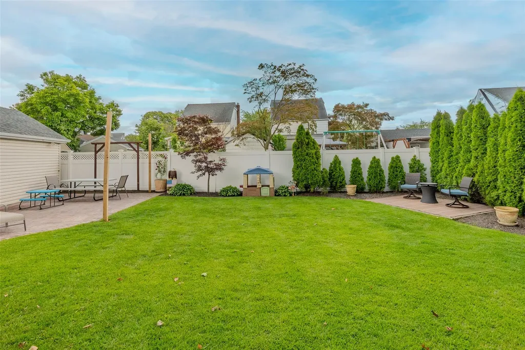 3 Palisade Avenue Lynbrook NY 11563
