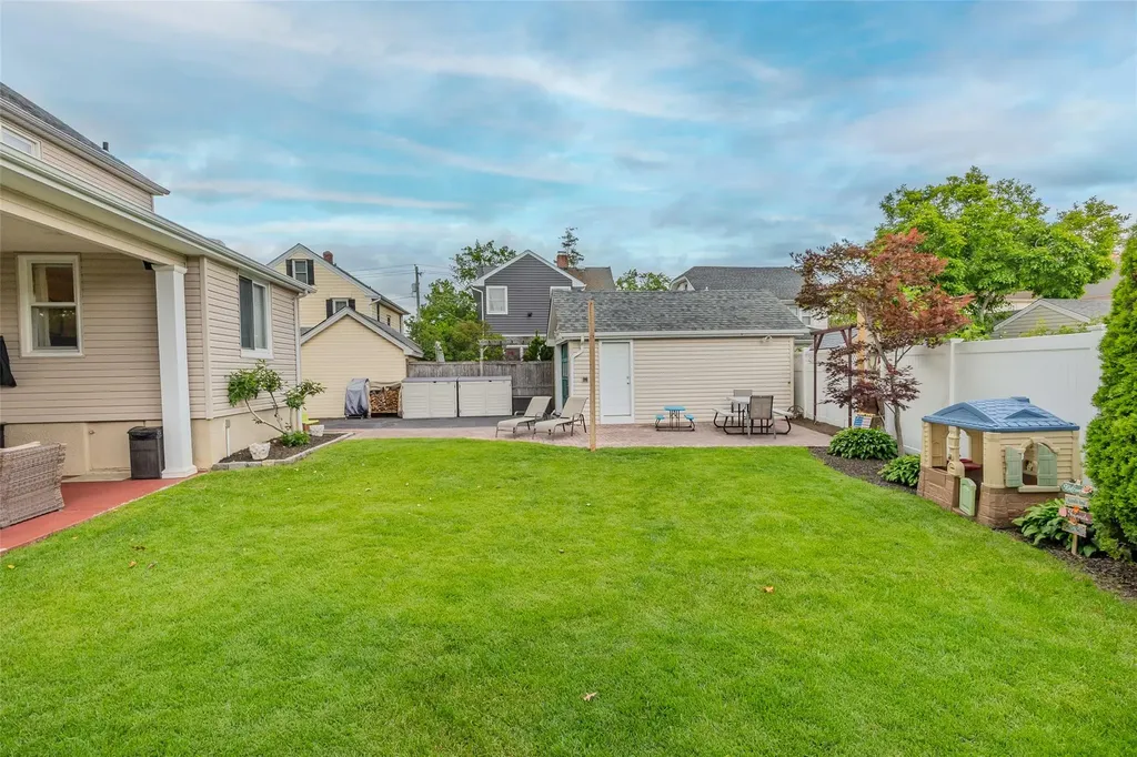 3 Palisade Avenue Lynbrook NY 11563