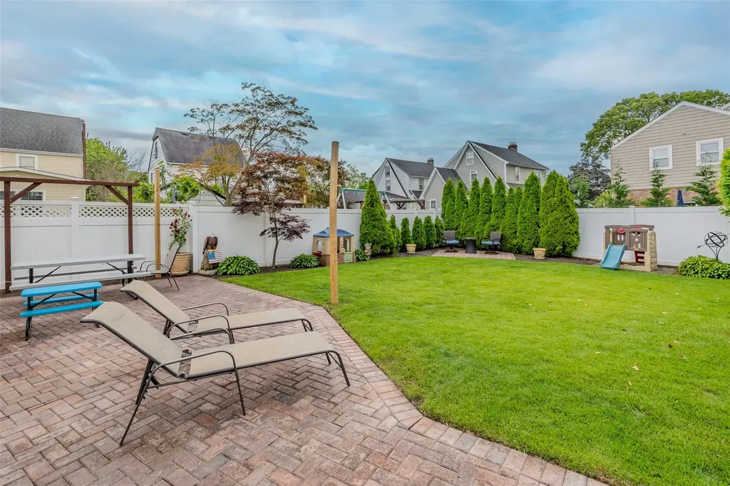 3 Palisade Avenue Lynbrook NY 11563