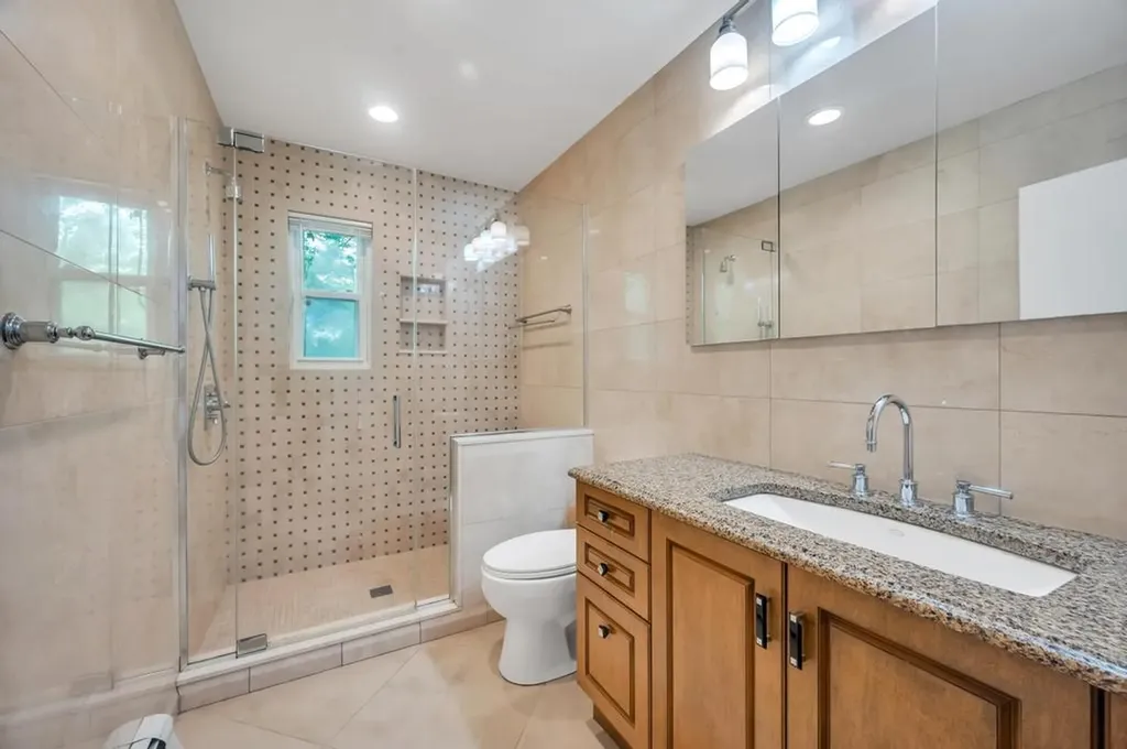 37 Somerset Drive S Great Neck NY 11020