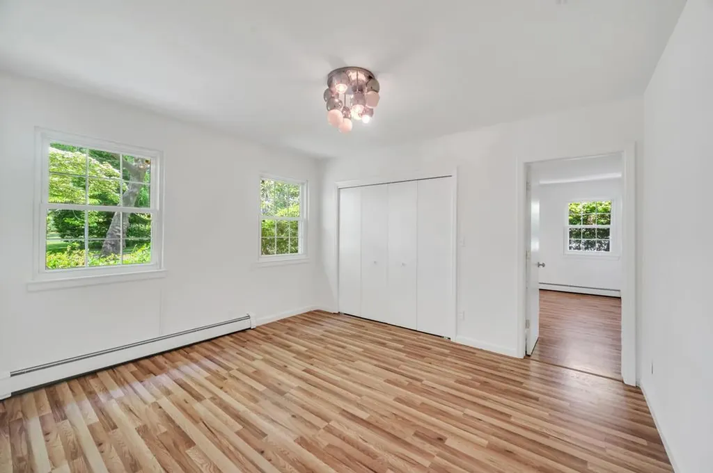 37 Somerset Drive S Great Neck NY 11020