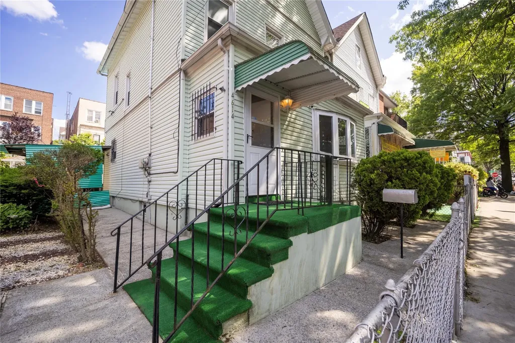4614 Carpenter Avenue Bronx NY 10470