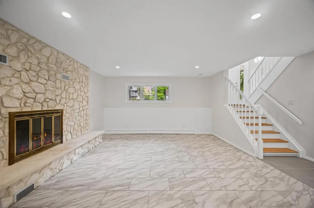 26 Ravine Road Great Neck NY 11023