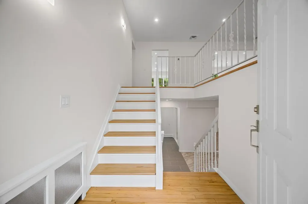 26 Ravine Road Great Neck NY 11023