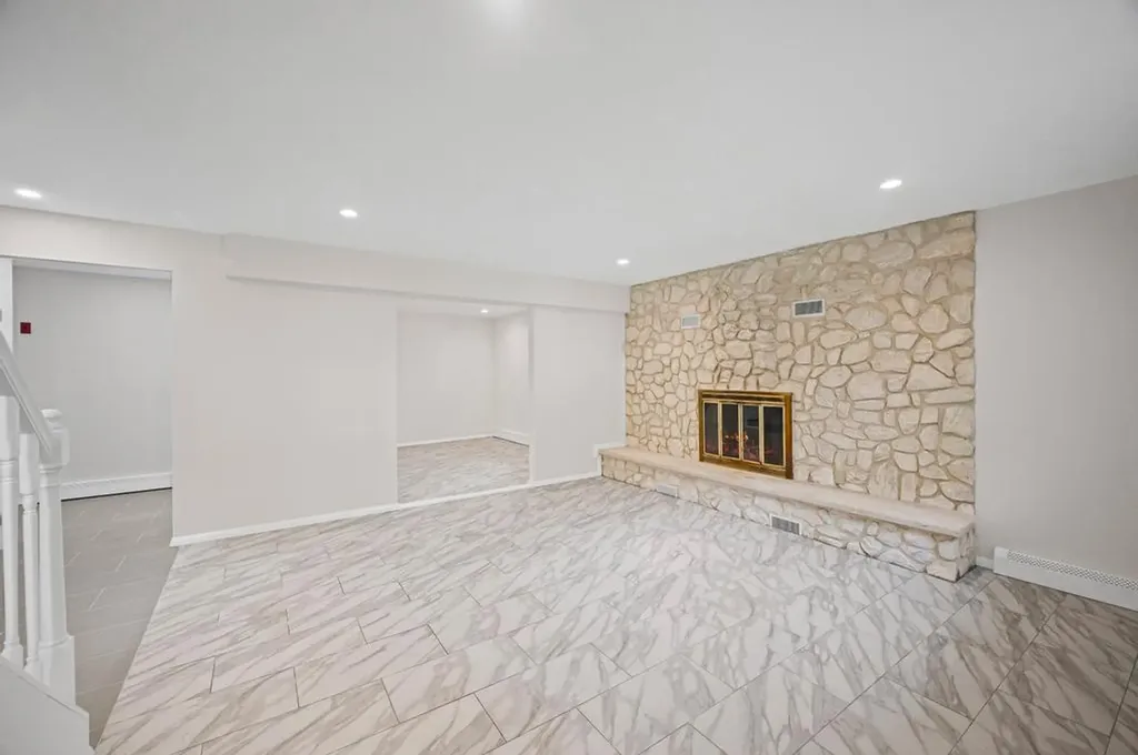 26 Ravine Road Great Neck NY 11023