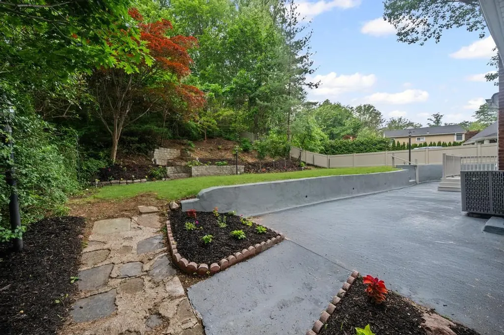 26 Ravine Road Great Neck NY 11023