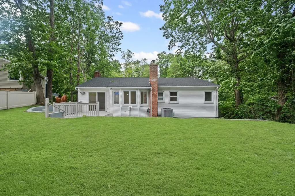 26 Ravine Road Great Neck NY 11023