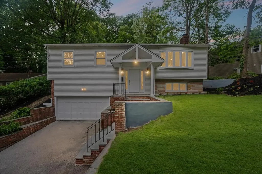 26 Ravine Road Great Neck NY 11023