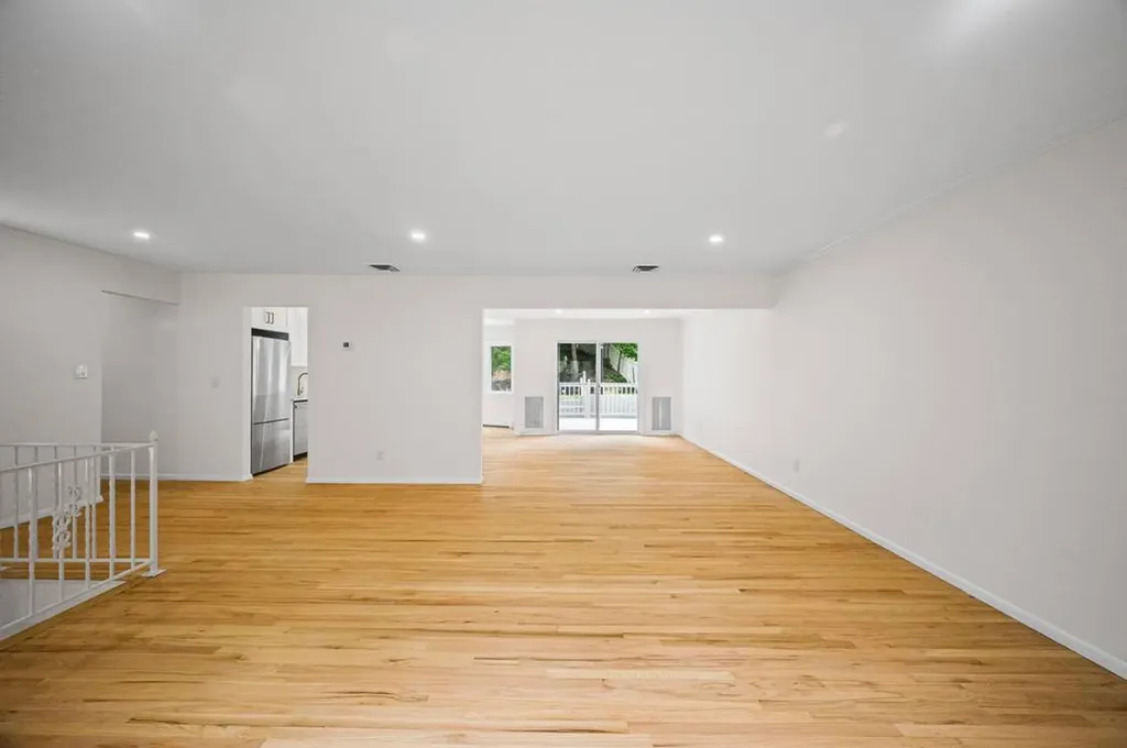 26 Ravine Road Great Neck NY 11023