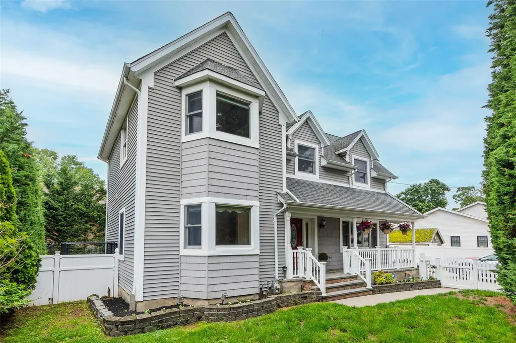 7 Cottage Place Amityville NY 11701