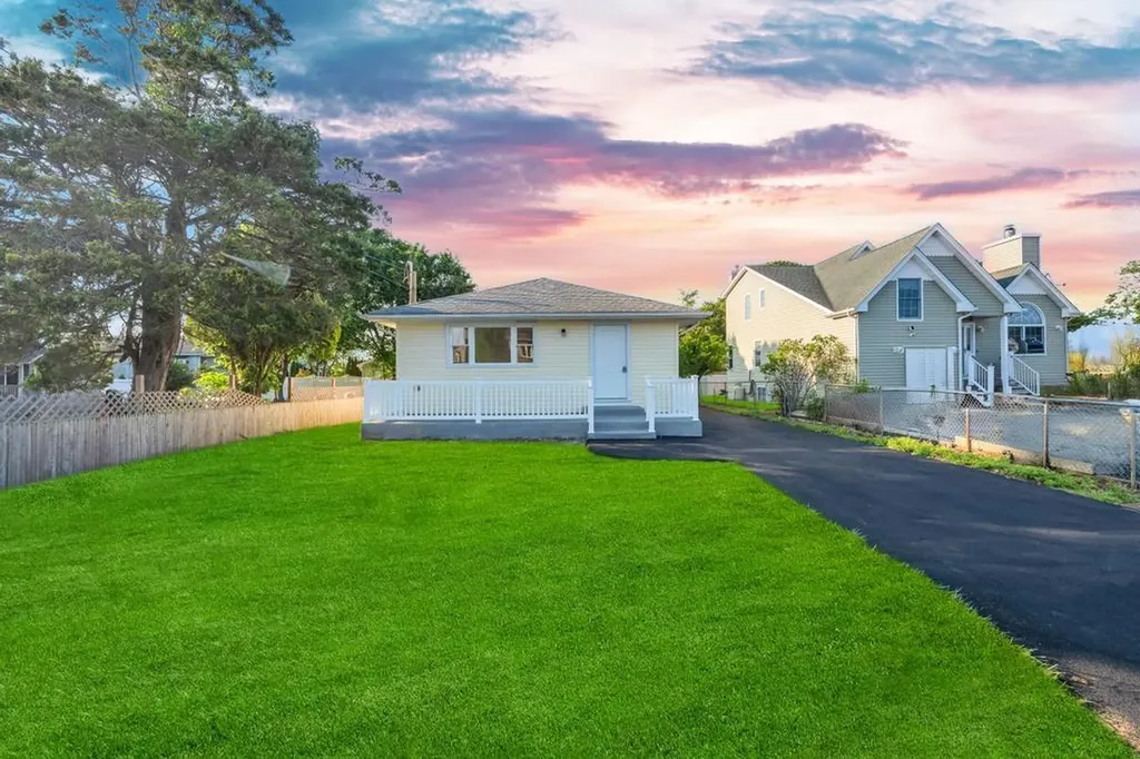 7 Argyle Drive Shirley NY 11967