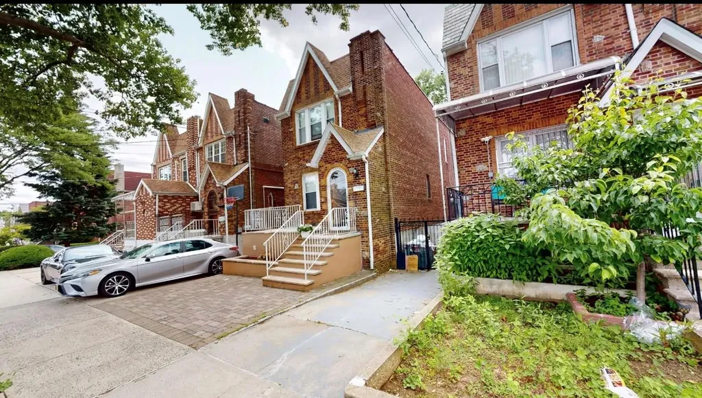 2547 Laconia Avenue Bronx NY 10469