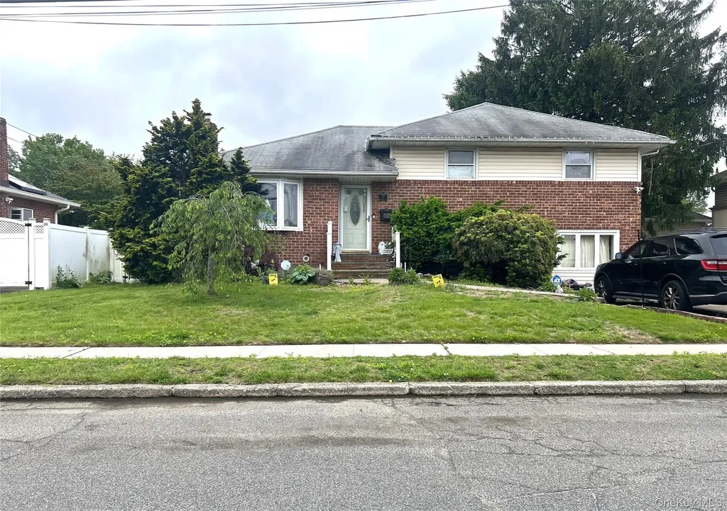 11 Berryhill Lane Bethpage NY 11714