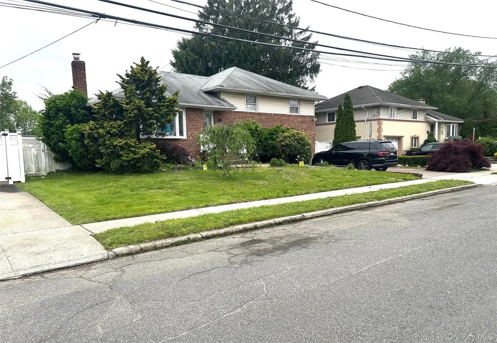 11 Berryhill Lane Bethpage NY 11714