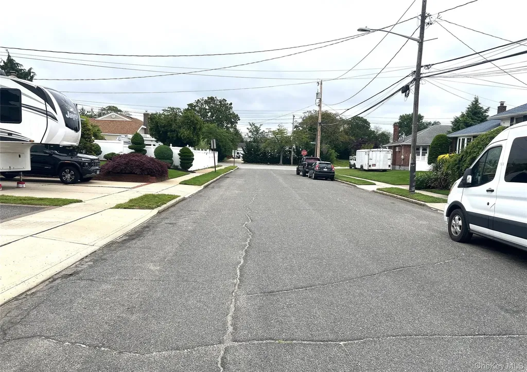 11 Berryhill Lane Bethpage NY 11714