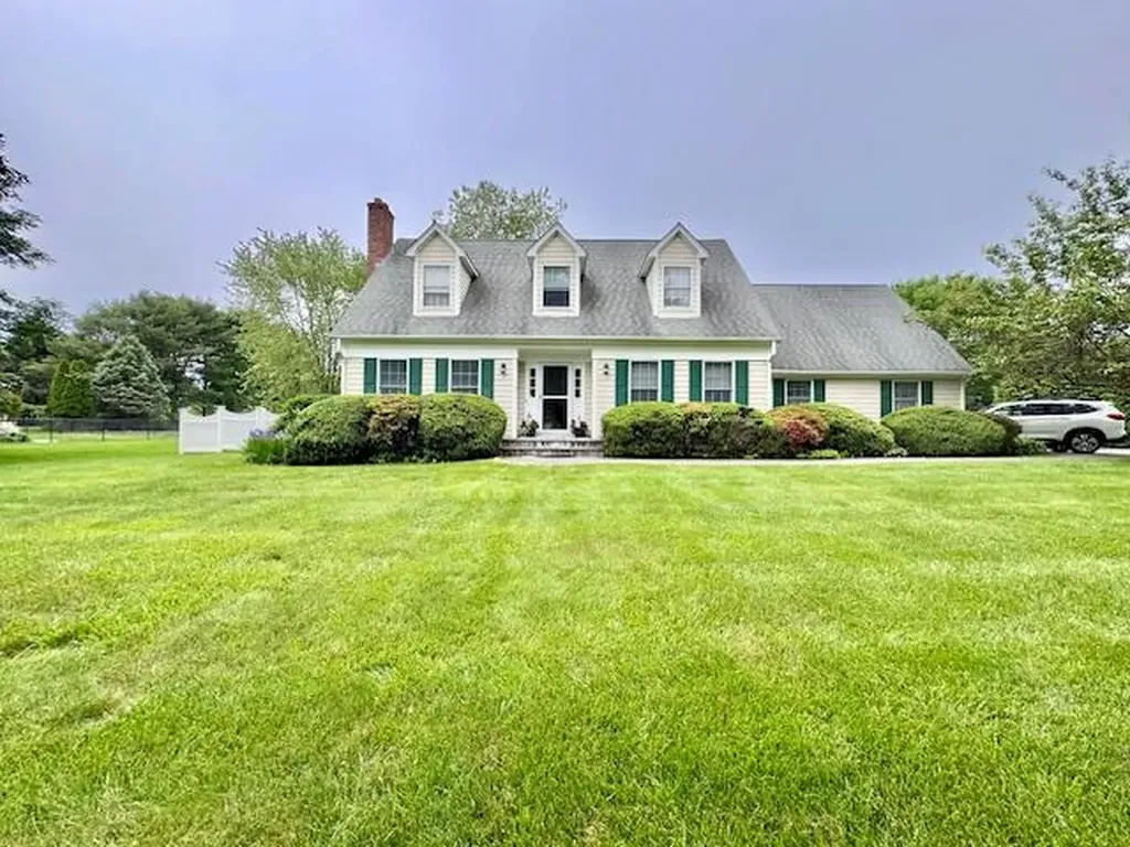73 Gregory Way Calverton NY 11933