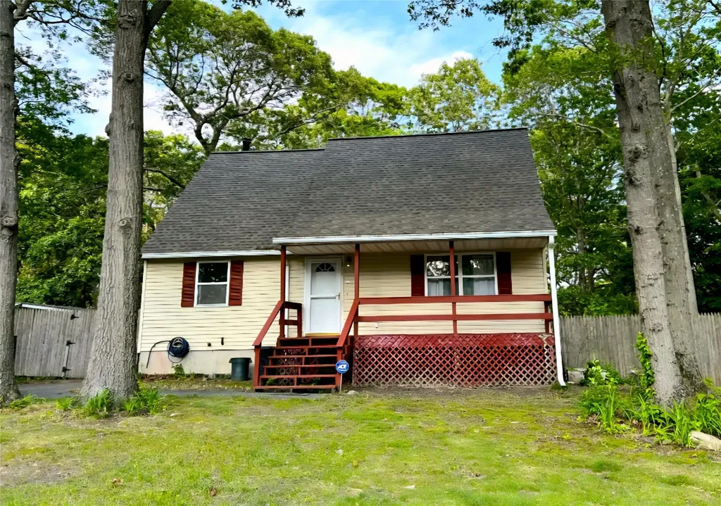 17 Erna Drive Coram NY 11727