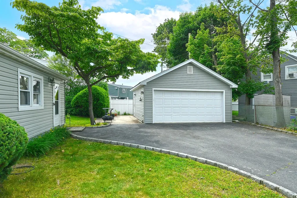2 Anvil Lane Levittown NY 11756