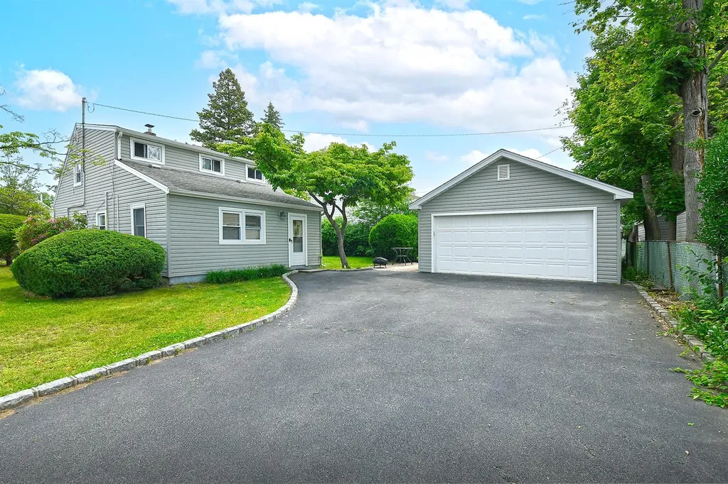 2 Anvil Lane Levittown NY 11756