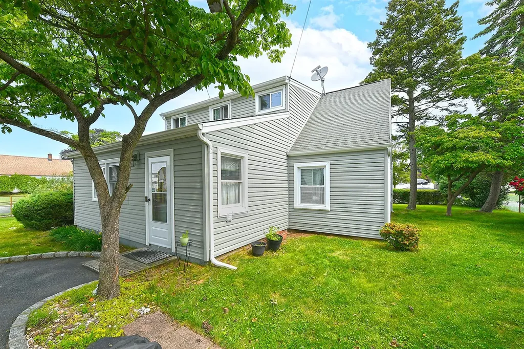 2 Anvil Lane Levittown NY 11756