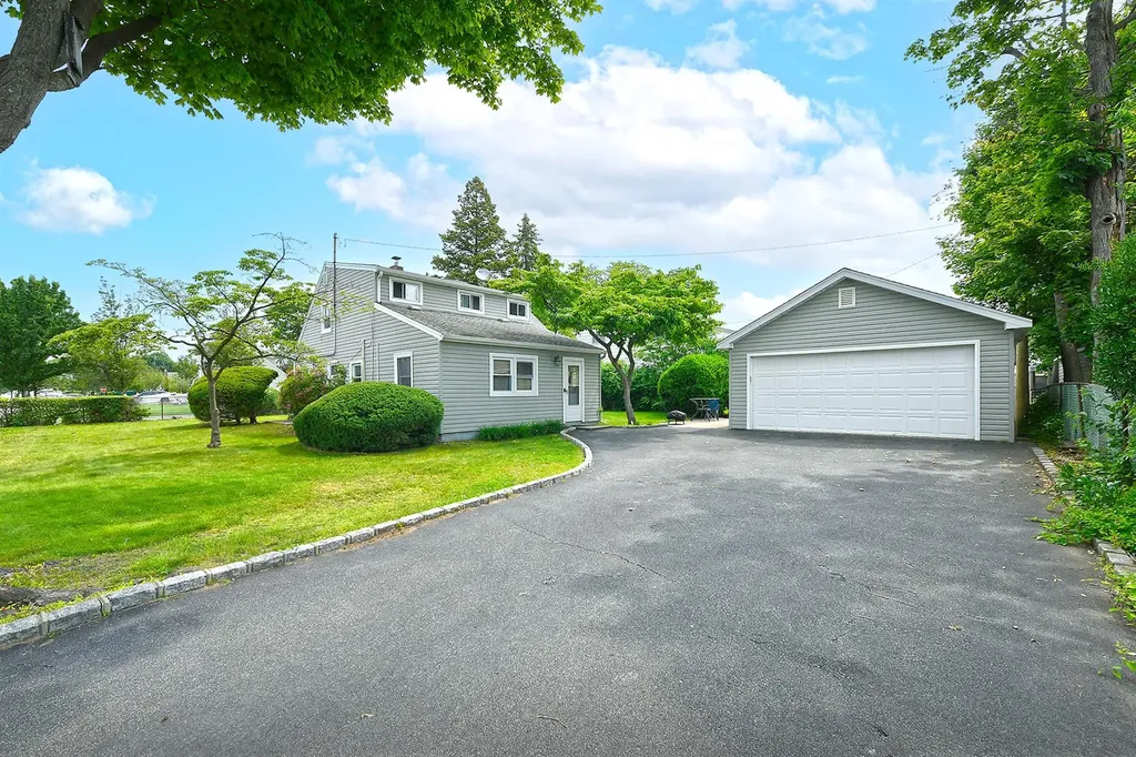 2 Anvil Lane Levittown NY 11756