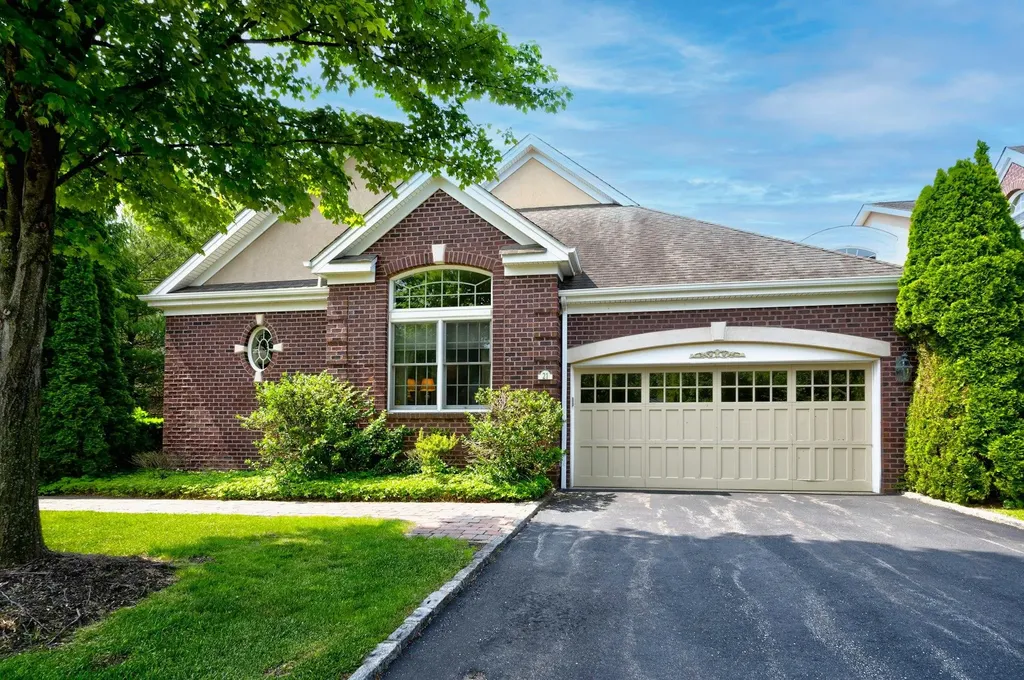 21 Hathaway Lane Manhasset NY 11030