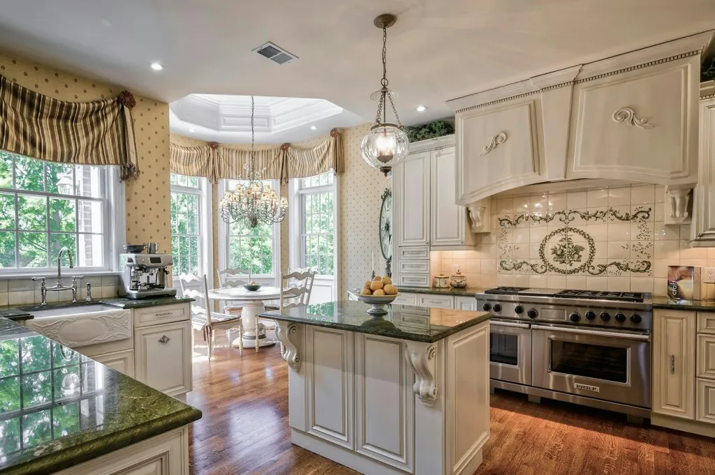 21 Hathaway Lane Manhasset NY 11030