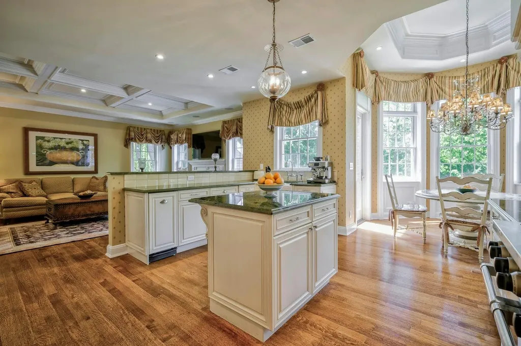 21 Hathaway Lane Manhasset NY 11030