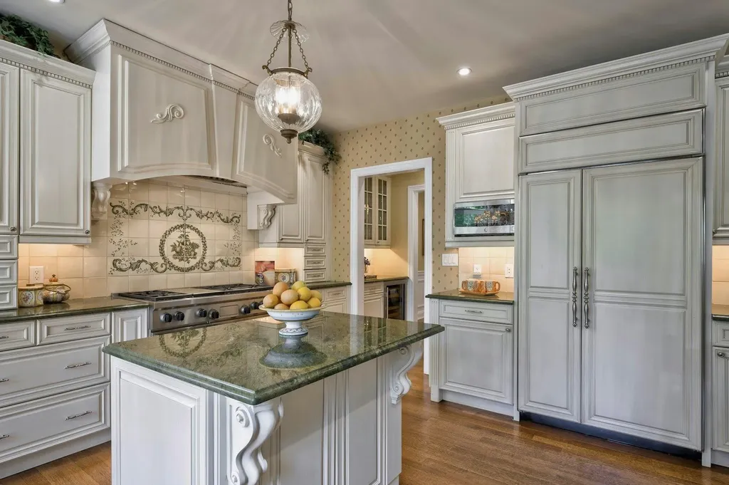 21 Hathaway Lane Manhasset NY 11030