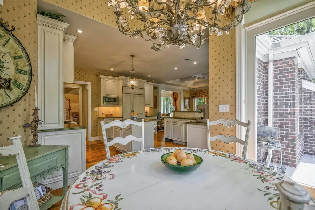 21 Hathaway Lane Manhasset NY 11030