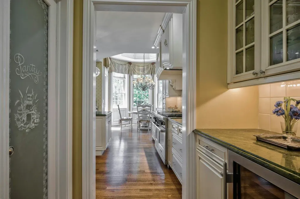 21 Hathaway Lane Manhasset NY 11030