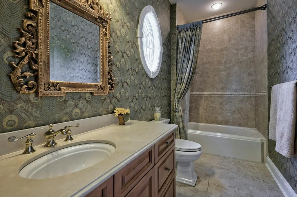 21 Hathaway Lane Manhasset NY 11030