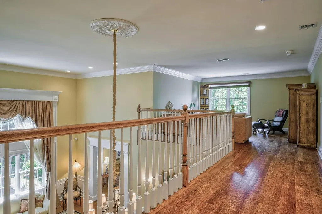 21 Hathaway Lane Manhasset NY 11030