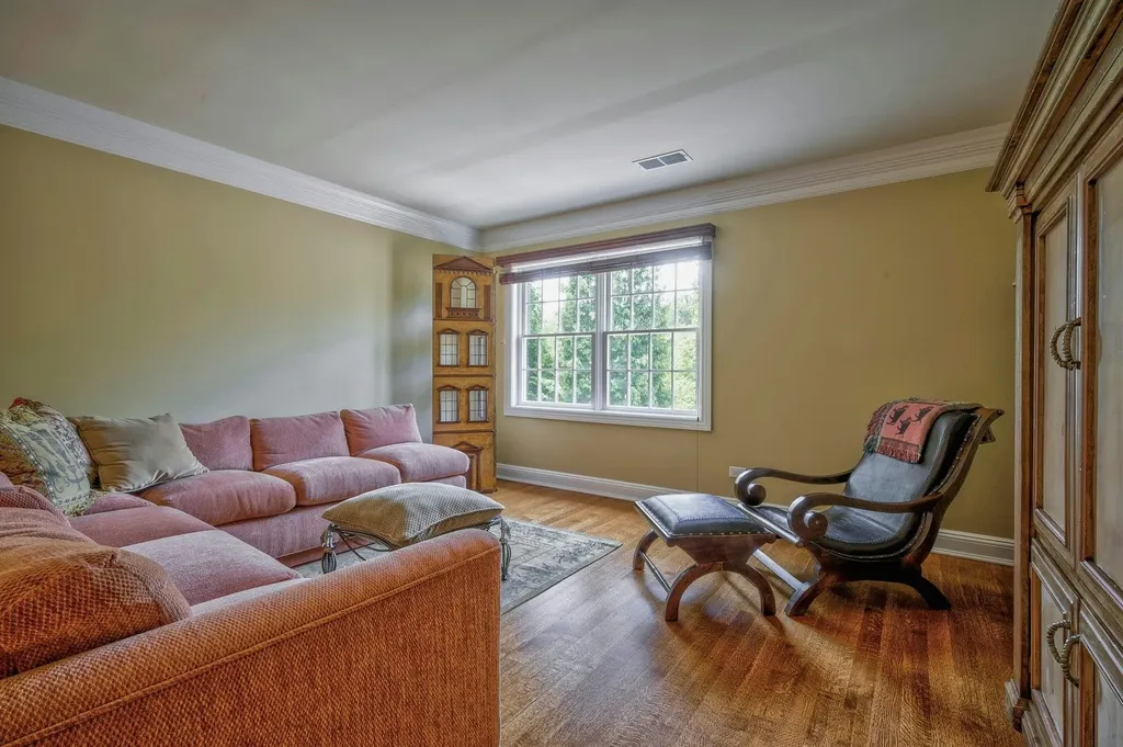 21 Hathaway Lane Manhasset NY 11030