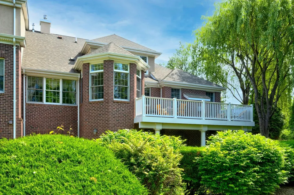 21 Hathaway Lane Manhasset NY 11030