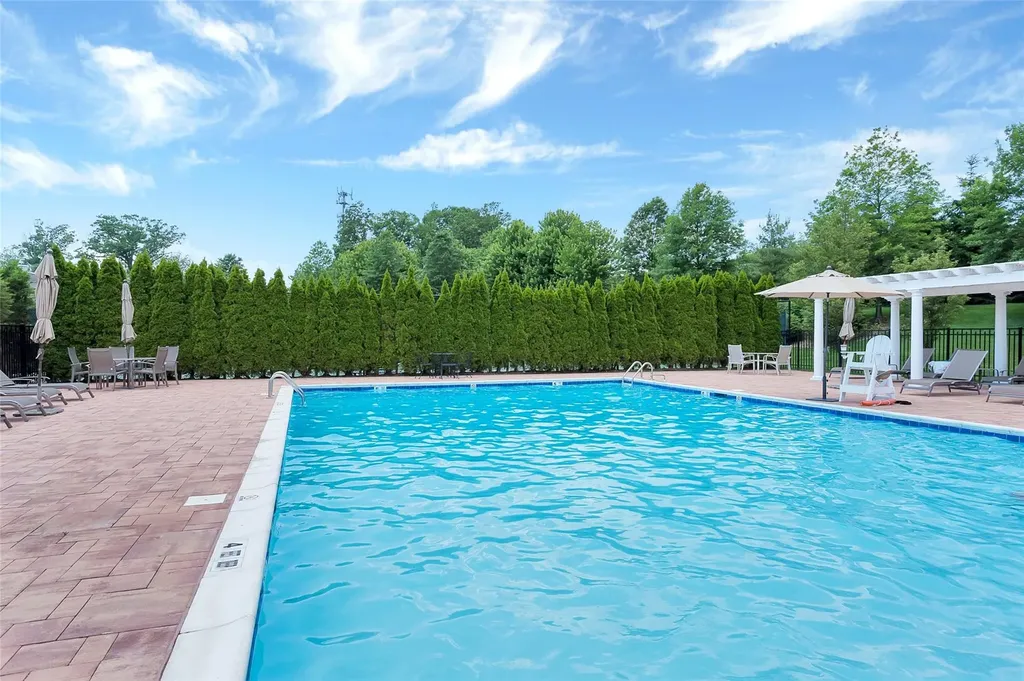 21 Hathaway Lane Manhasset NY 11030