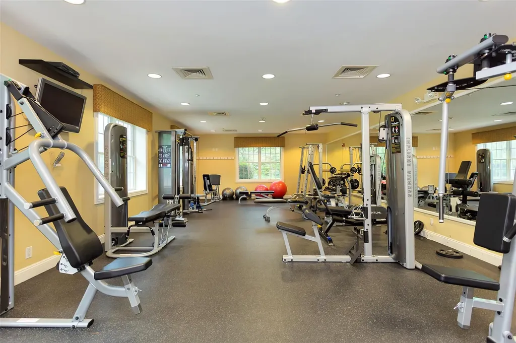 21 Hathaway Lane Manhasset NY 11030
