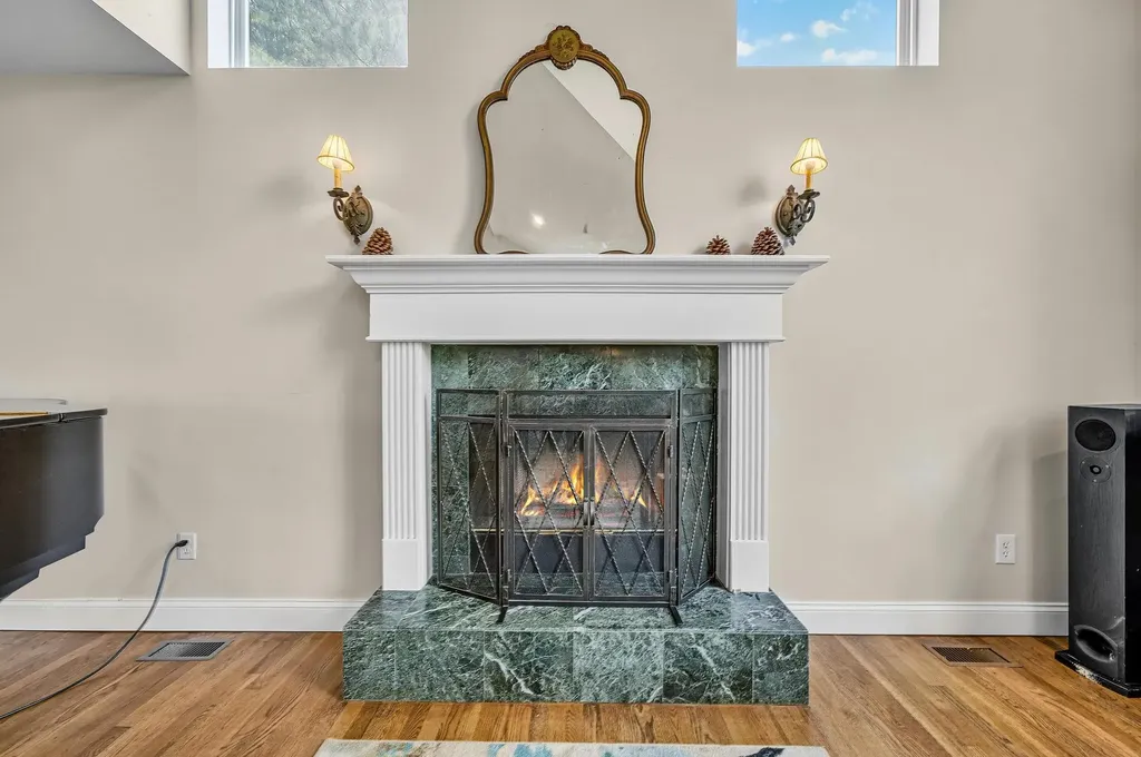 8 Tecumseh Court Commack NY 11725