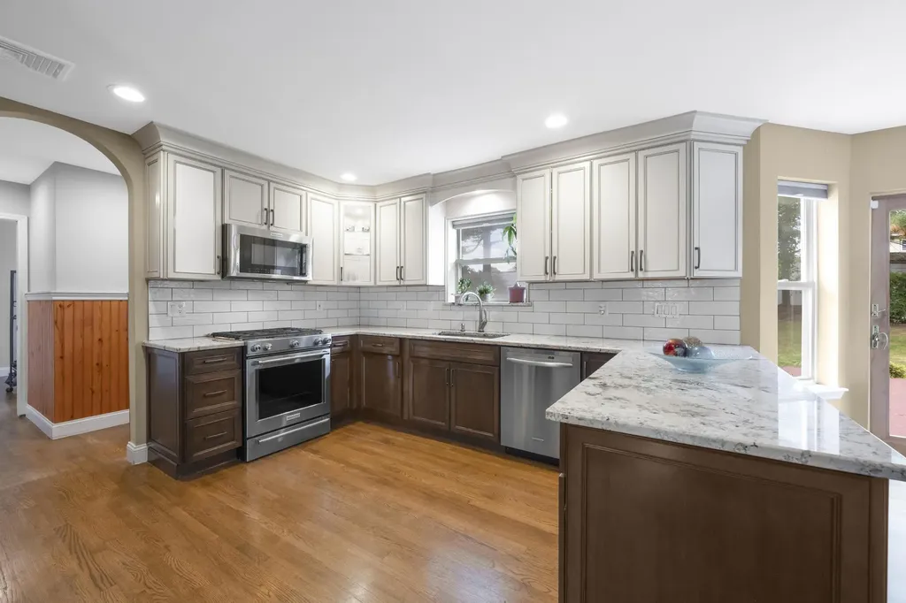 8 Tecumseh Court Commack NY 11725