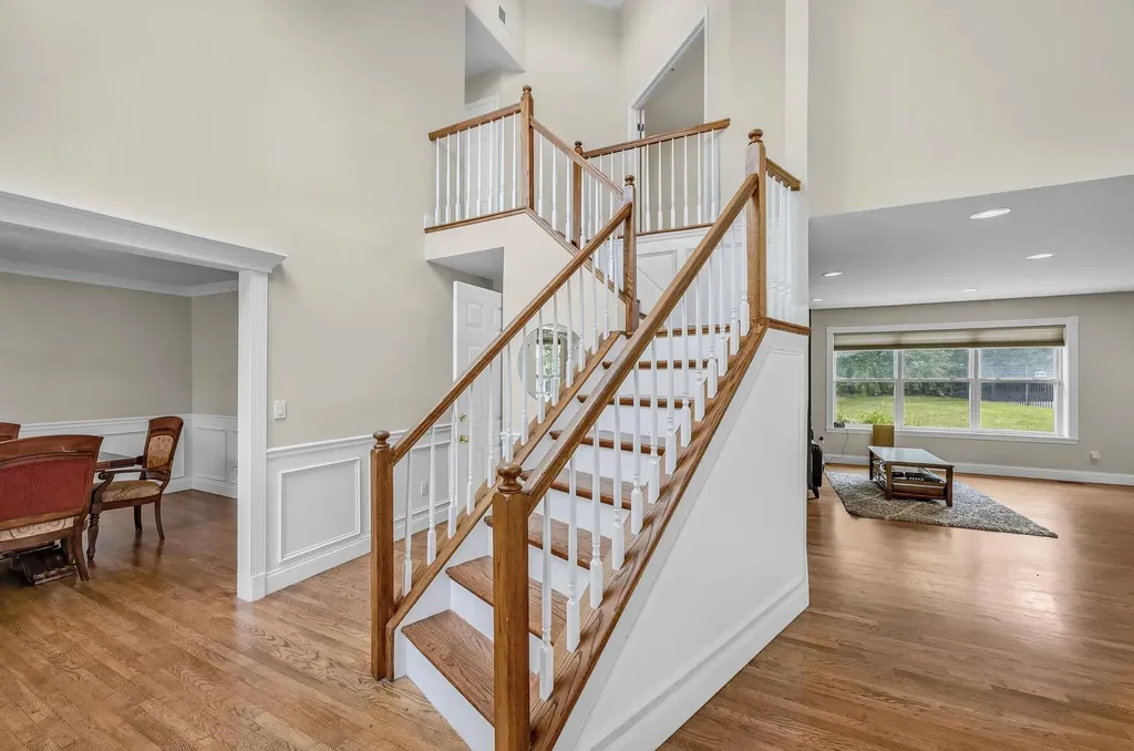 8 Tecumseh Court Commack NY 11725