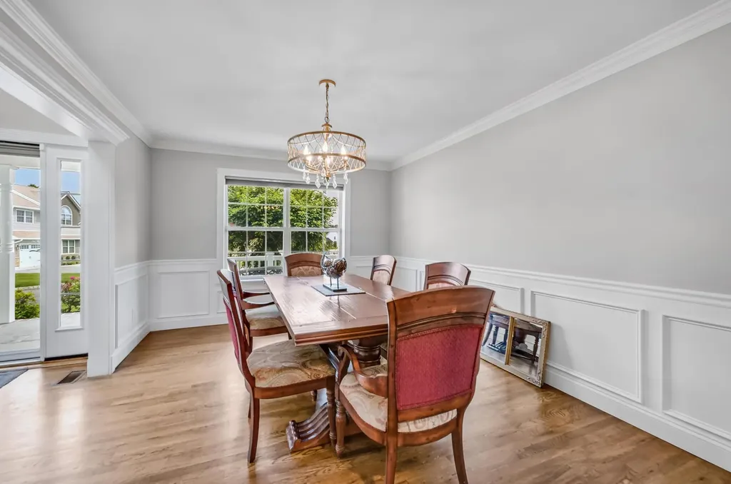 8 Tecumseh Court Commack NY 11725