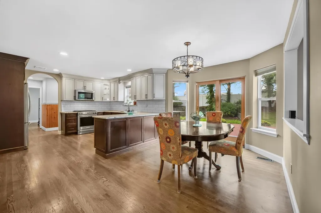 8 Tecumseh Court Commack NY 11725