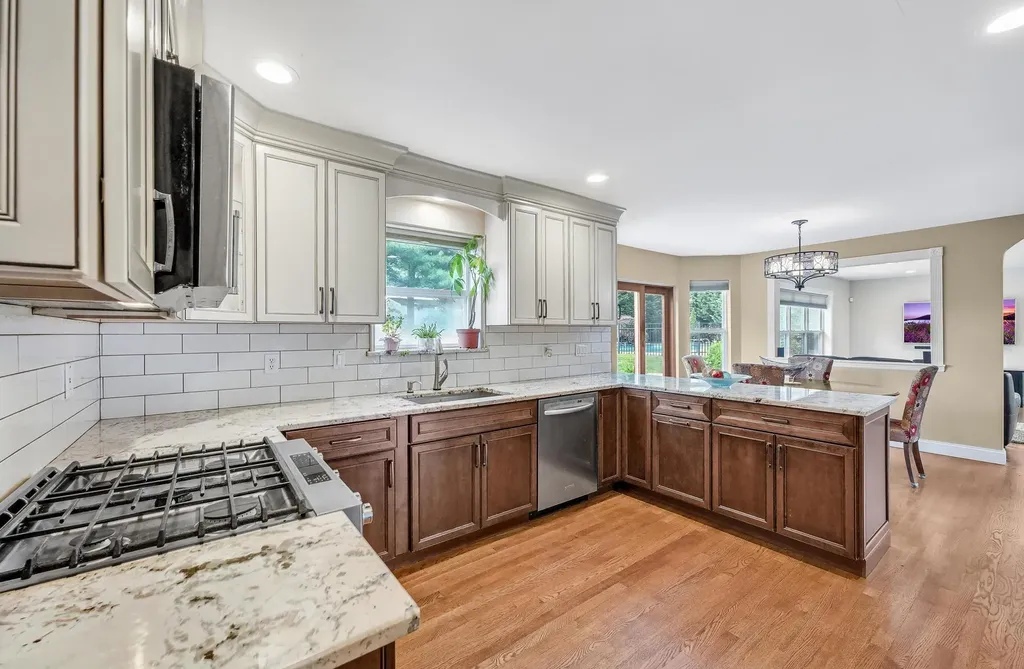 8 Tecumseh Court Commack NY 11725