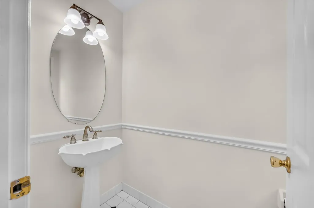 8 Tecumseh Court Commack NY 11725