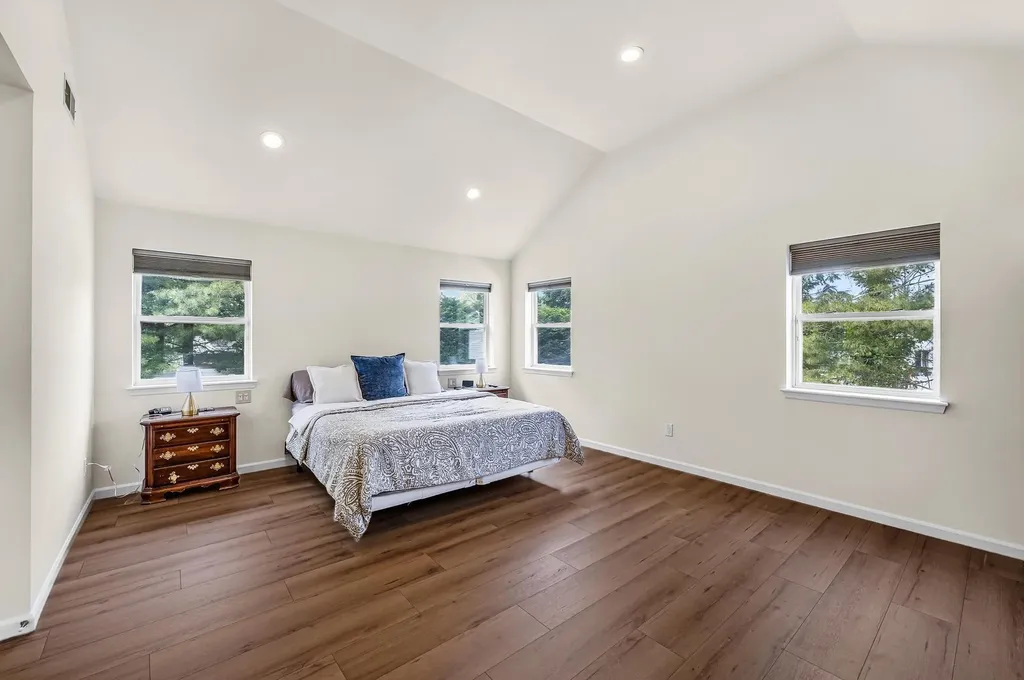 8 Tecumseh Court Commack NY 11725