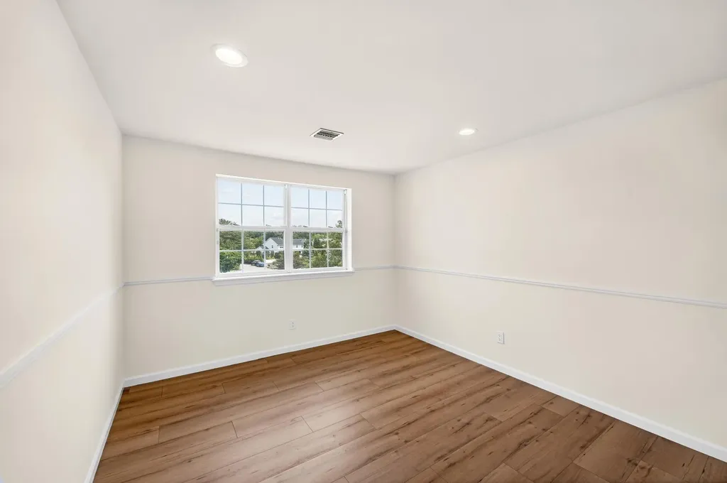 8 Tecumseh Court Commack NY 11725